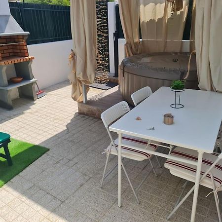 "Linda'S Guest House" Beach House With Private Patio & Hot Tub, 3 Min From The Beach Costa da Caparica Exterior photo